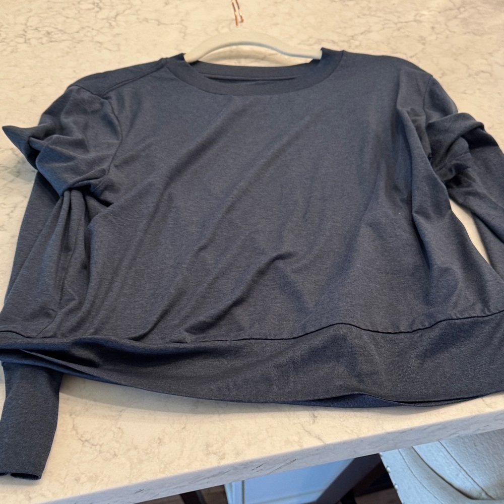 Vuori Women's Navy daydream crew